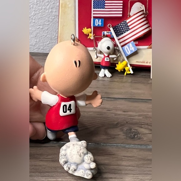 Hallmark 2004 The Peanuts Games 4 Christmas Ornaments Snoopy, Lucy Charlie Brown - Picture 8 of 15